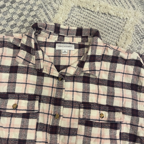 Free Assembly Pink Navy Cream Button Down Flannel Plaid Shirt Youth XXL - Picture 3 of 4